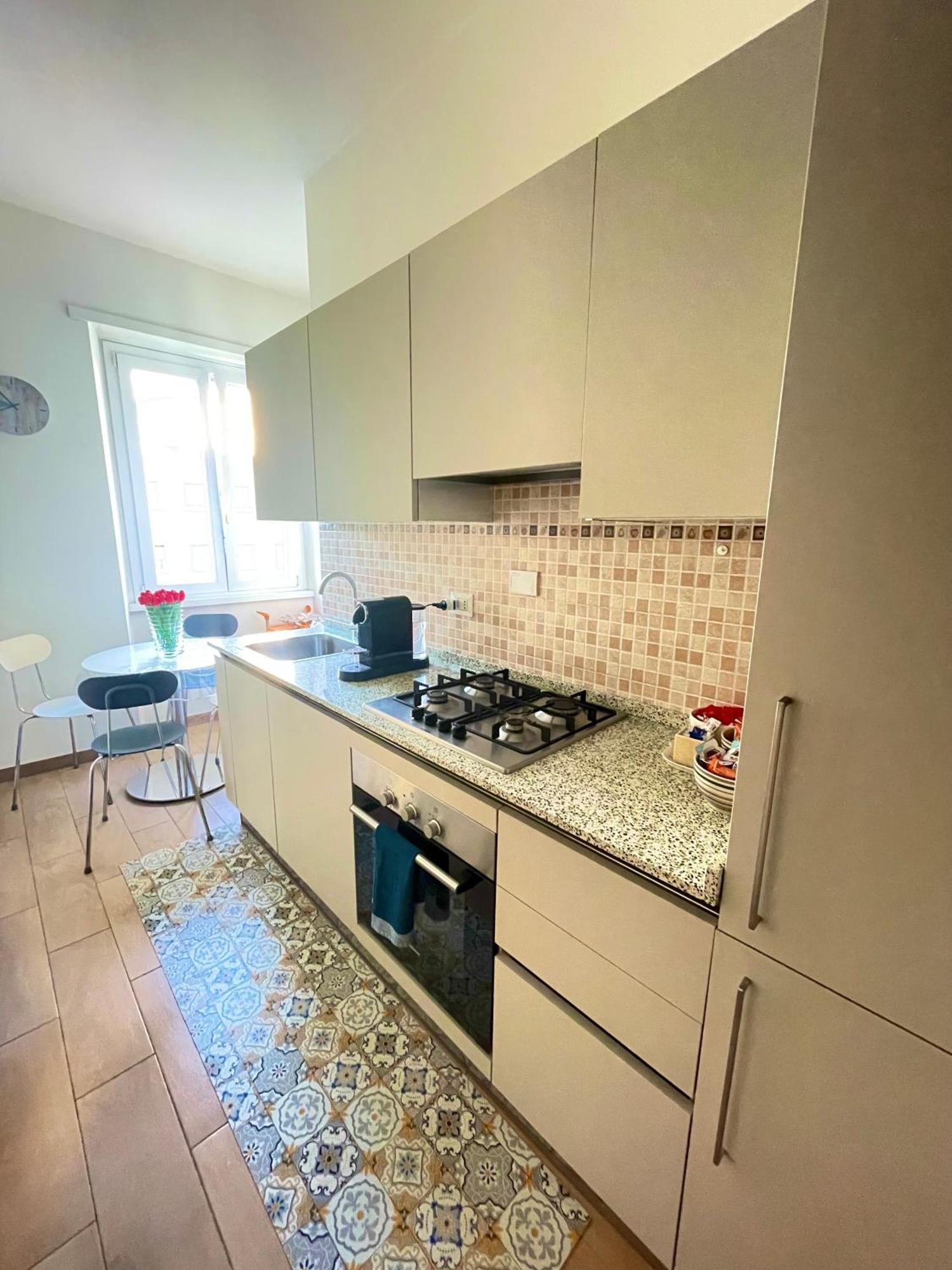 Lucens Domus Appartamento Roma Quartiere Trieste - Vicino Metro B1 - Exteriér fotografie